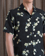 Load image into Gallery viewer, Busey Short Sleeve Shirt Floral Navy
